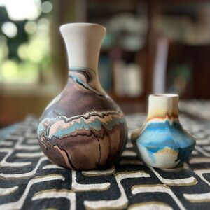 🤎💗🩵 𝚂𝚎𝚝 𝚘𝚏 𝚃𝚠𝚘 Nemadji Pottery Vases